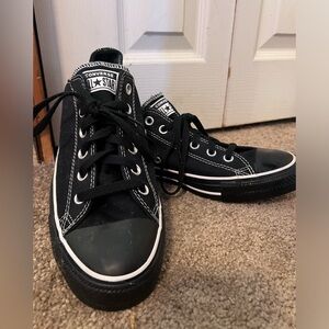 Black Custom Converse🖤 8/Men or 10/Women’s